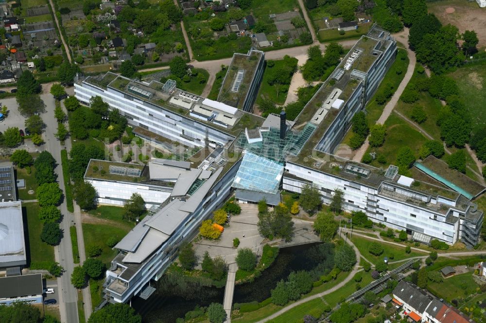 Luftbild Lübeck - Verwaltungsgebäude des Versicherungs- Unternehmens Deutsche Rentenversicherung Nord in Sankt Lorenz Nord in Lübeck im Bundesland Schleswig-Holstein, Deutschland