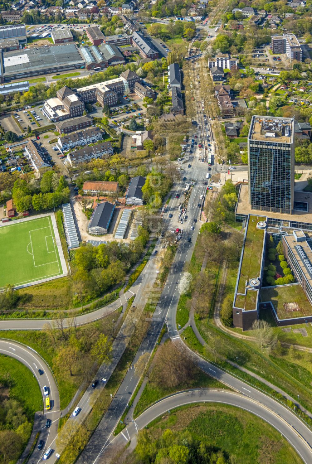 Luftaufnahme Wiemelhausen - Verwaltungsgebäude des Versicherungs- Unternehmens der Knappschaft in Wiemelhausen im Bundesland Nordrhein-Westfalen, Deutschland