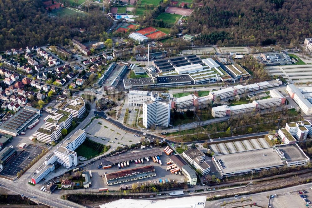 Zuffenhausen von oben - Verwaltungsgebäude des Versicherungs- Unternehmens Nokia Stuttgart und BBK BVU in Zuffenhausen im Bundesland Baden-Württemberg, Deutschland