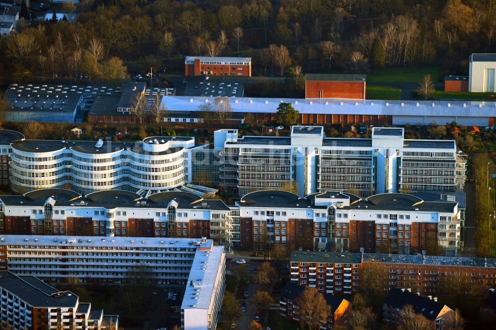 Hamburg von oben - Verwaltungsgebäude des Versicherungs- Unternehmens Techniker Krankenkasse (TK) im Ortsteil Barmbek in Hamburg, Deutschland