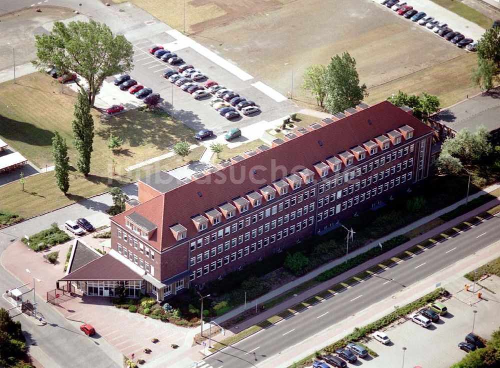 Schwarzheide / Brandenburg von oben - Verwaltungsgebäude auf dem Werksgelände der BASF - Schwarzheide .