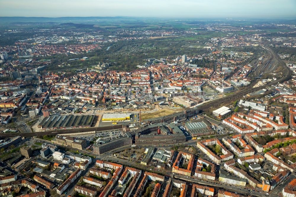 Hannover aus der Vogelperspektive: Verwaltungsgebäude und Werksgelände der Continental AG im Ortsteil Vahrenwald-List in Hannover im Bundesland Niedersachsen, Deutschland