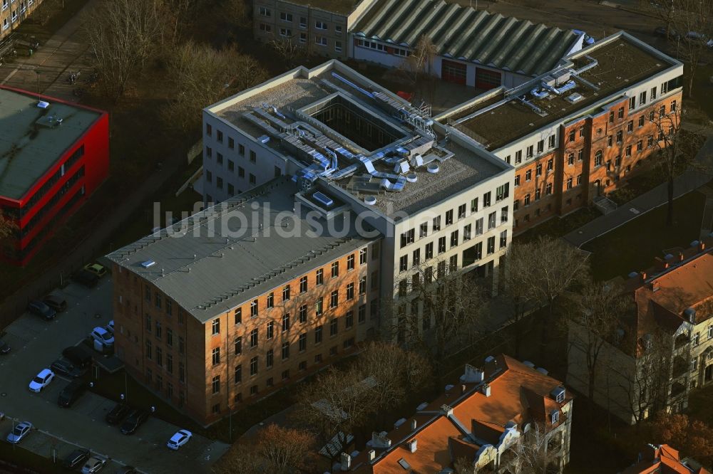 Luftaufnahme Berlin - Verwaltungsgebäude des Wohnungsbaugesellschaft- Unternehmens GESOBAU im Ortsteil Pankow in Berlin, Deutschland