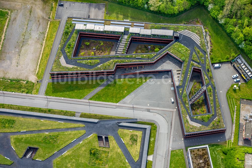 Luftaufnahme Essen - Verwaltungssitz der RAG-Stiftung und der RAG Aktiengesellschaft auf dem Gelände des UNESCO-Welterbe Zollverein in Essen im Bundesland Nordrhein-Westfalen, Deutschland