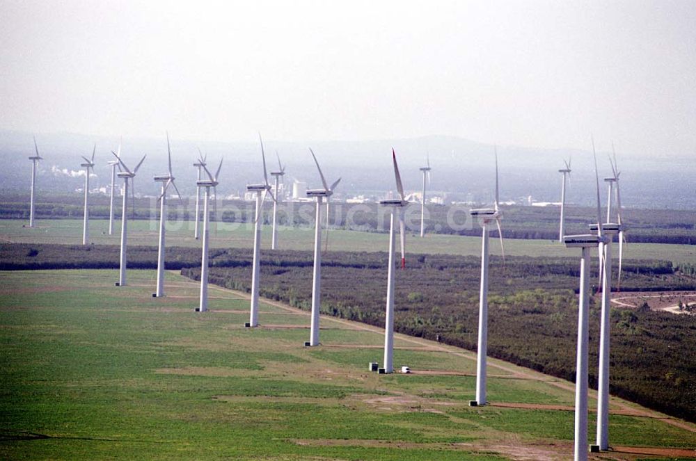 Luftbild Klettwitz / Brandenburg - VESTAS-Windenergiepark nördlich von Klettwitz. Datum: 21.05.2003