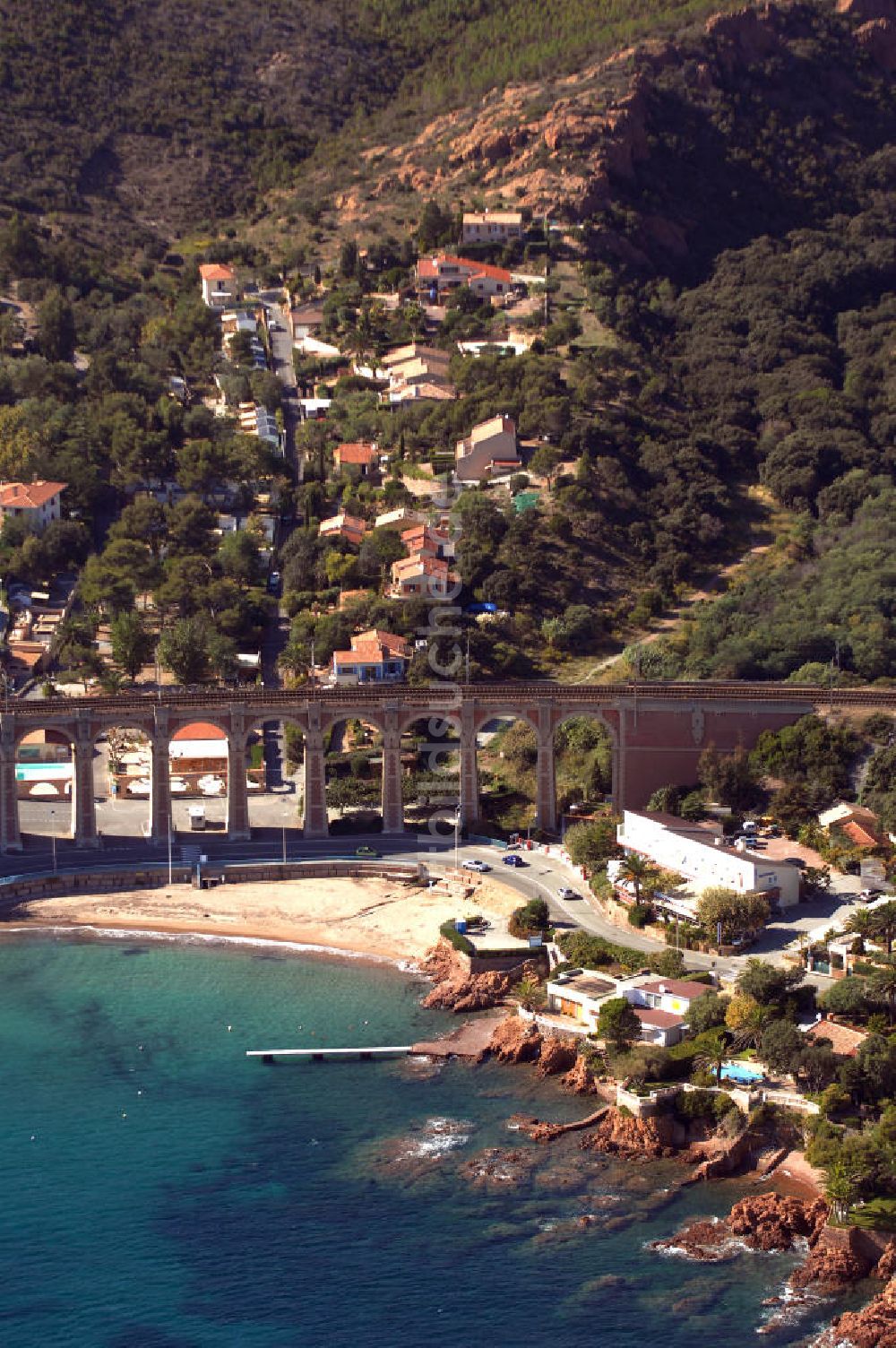 Agay aus der Vogelperspektive: Viaduc d'Antheor bei Agay an der Cote d'Azur in Frankreich