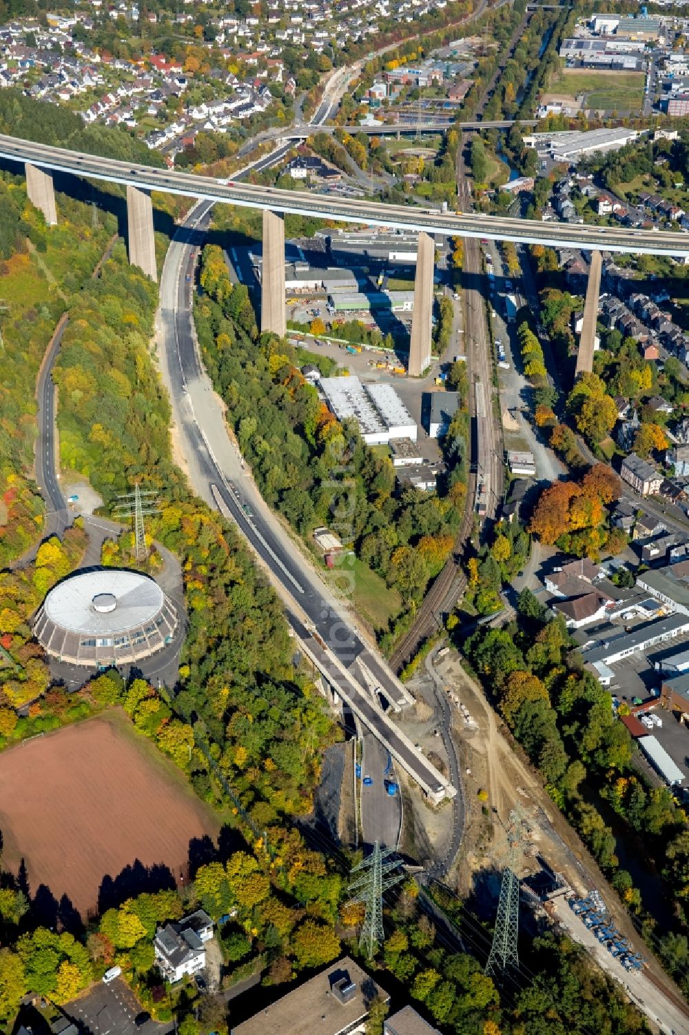 Siegen aus der Vogelperspektive: Viadukt Autobahnbrücke der BAB A45 Siegtalbrücke in Siegen im Bundesland Nordrhein-Westfalen, Deutschland