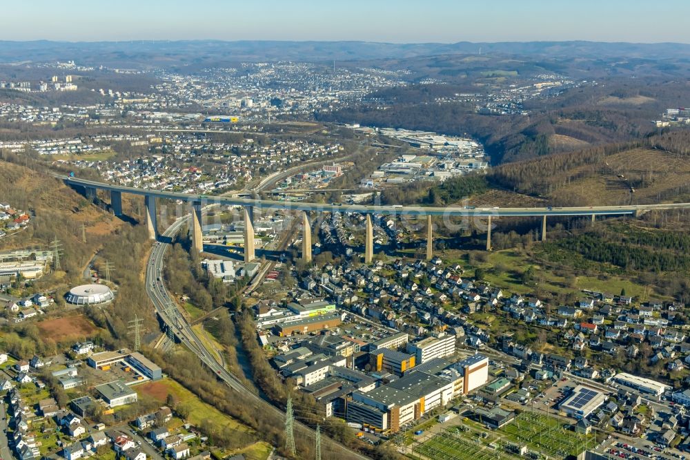 Siegen aus der Vogelperspektive: Viadukt Autobahnbrücke der BAB A45 Siegtalbrücke in Siegen im Bundesland Nordrhein-Westfalen, Deutschland