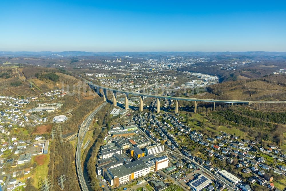 Luftbild Siegen - Viadukt Autobahnbrücke der BAB A45 Siegtalbrücke in Siegen im Bundesland Nordrhein-Westfalen, Deutschland