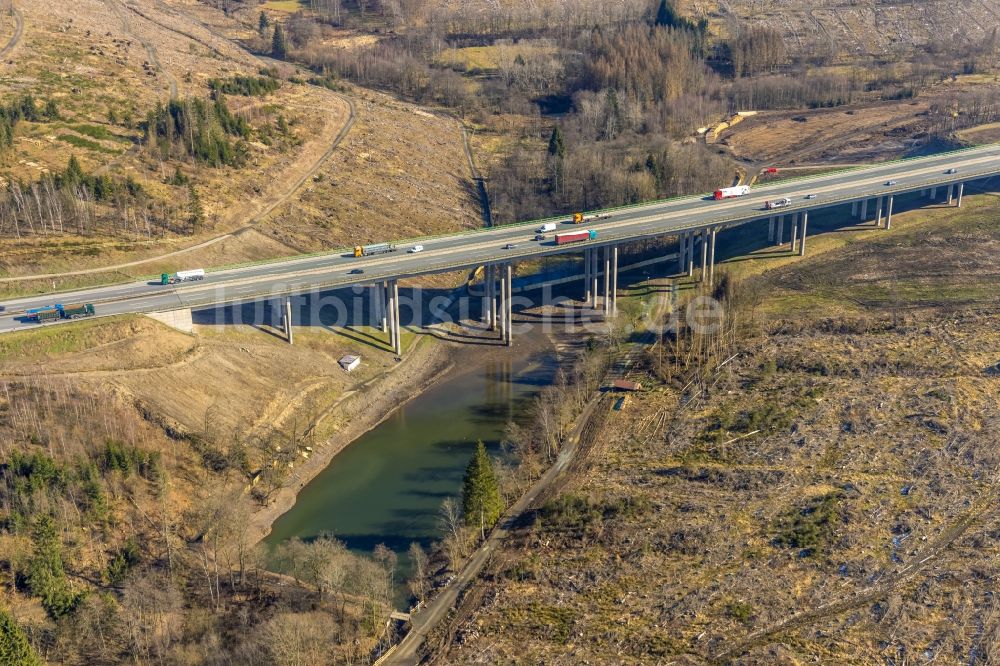 Luftbild Burbach - Viadukt Autobahnbrücke der BAB A45 Talbrücke Landeskroner Weiher in Burbach im Bundesland Nordrhein-Westfalen, Deutschland