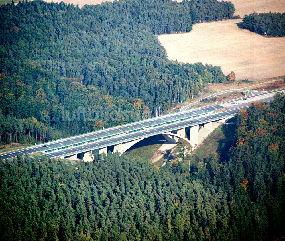 Luftbild Schleifreisen - Viadukt Autobahnbrücke der BAB A4 Teufelstalbrücke in Schleifreisen im Bundesland Thüringen, Deutschland