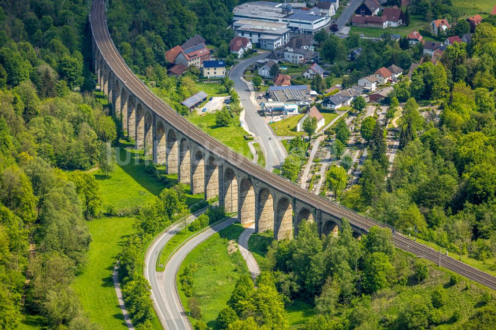 Luftaufnahme Altenbeken - Viadukt des Bahn- Brückenbauwerk in Altenbeken im Bundesland Nordrhein-Westfalen, Deutschland