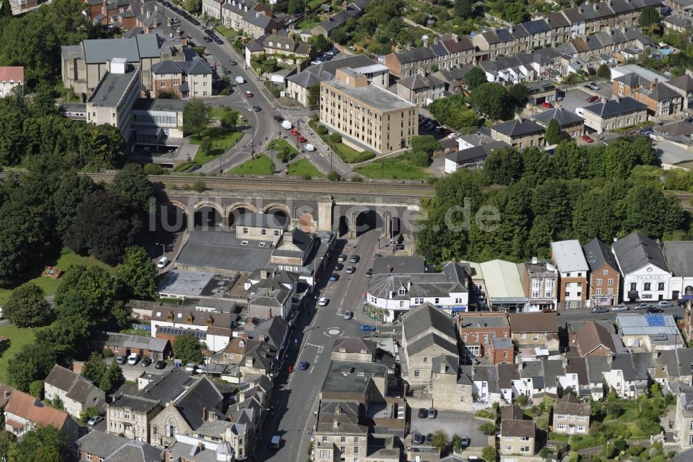 Chippenham aus der Vogelperspektive: Viadukt des Bahn- Brückenbauwerk in Chippenham in England, Vereinigtes Königreich