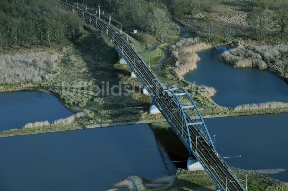 Luftaufnahme Frankfurt (Oder) - Viadukt des Bahn- Brückenbauwerk in Frankfurt (Oder) im Bundesland Brandenburg