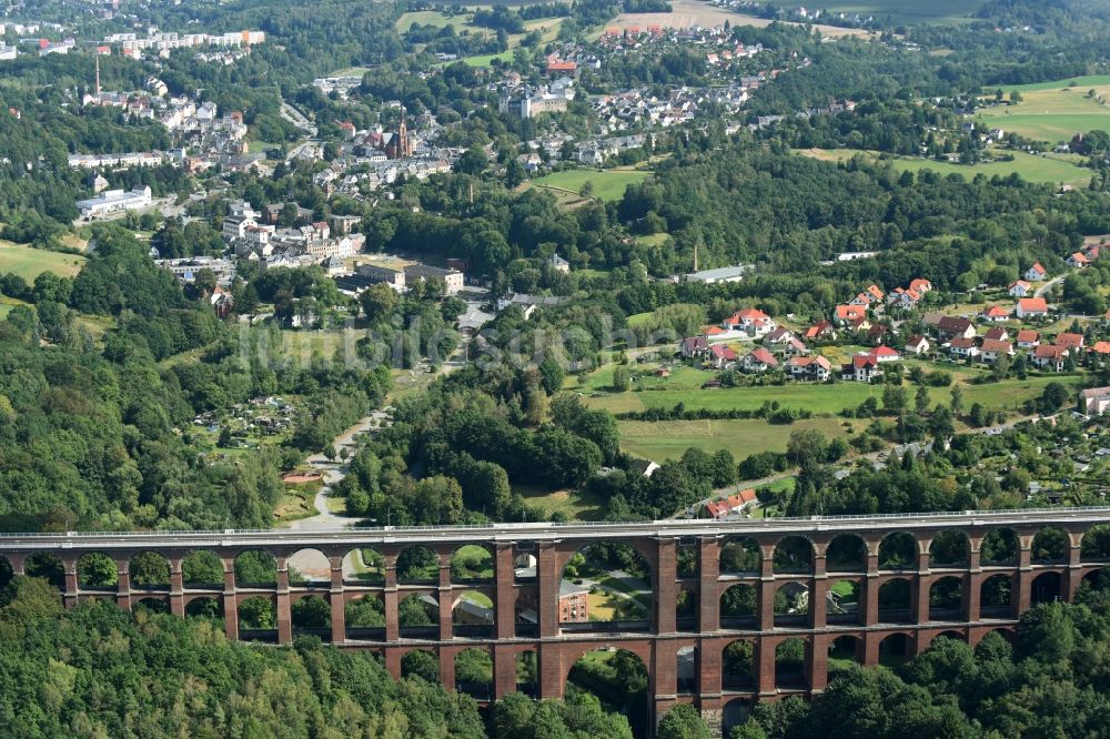 Netzschkau aus der Vogelperspektive: Viadukt des Bahn- Brückenbauwerk in Netzschkau im Bundesland Sachsen, Deutschland