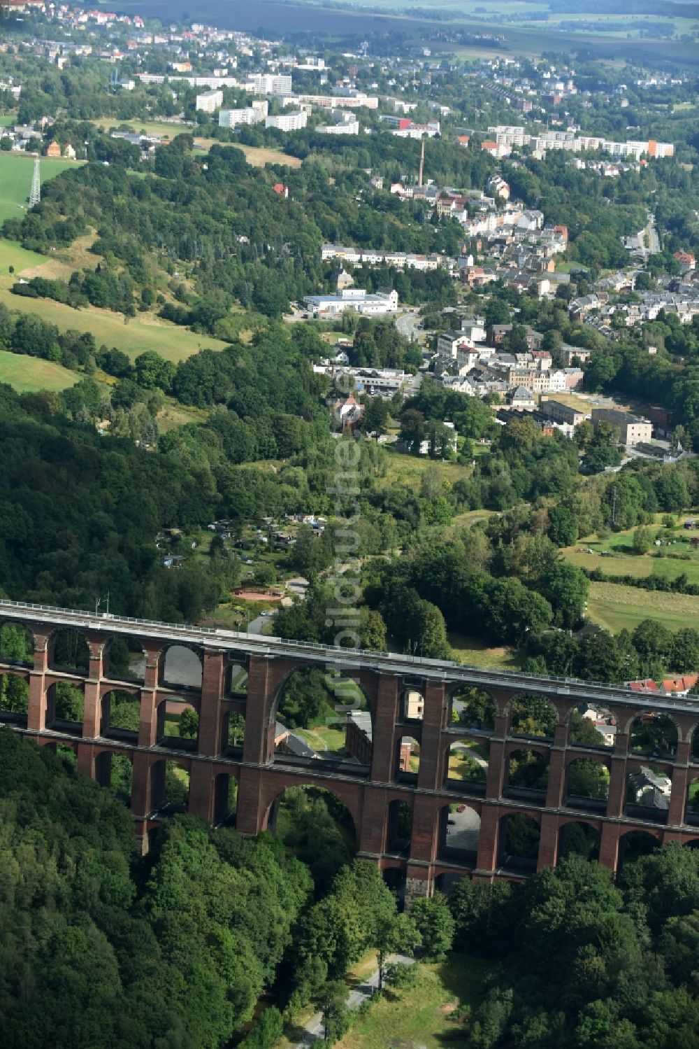 Netzschkau von oben - Viadukt des Bahn- Brückenbauwerk in Netzschkau im Bundesland Sachsen, Deutschland