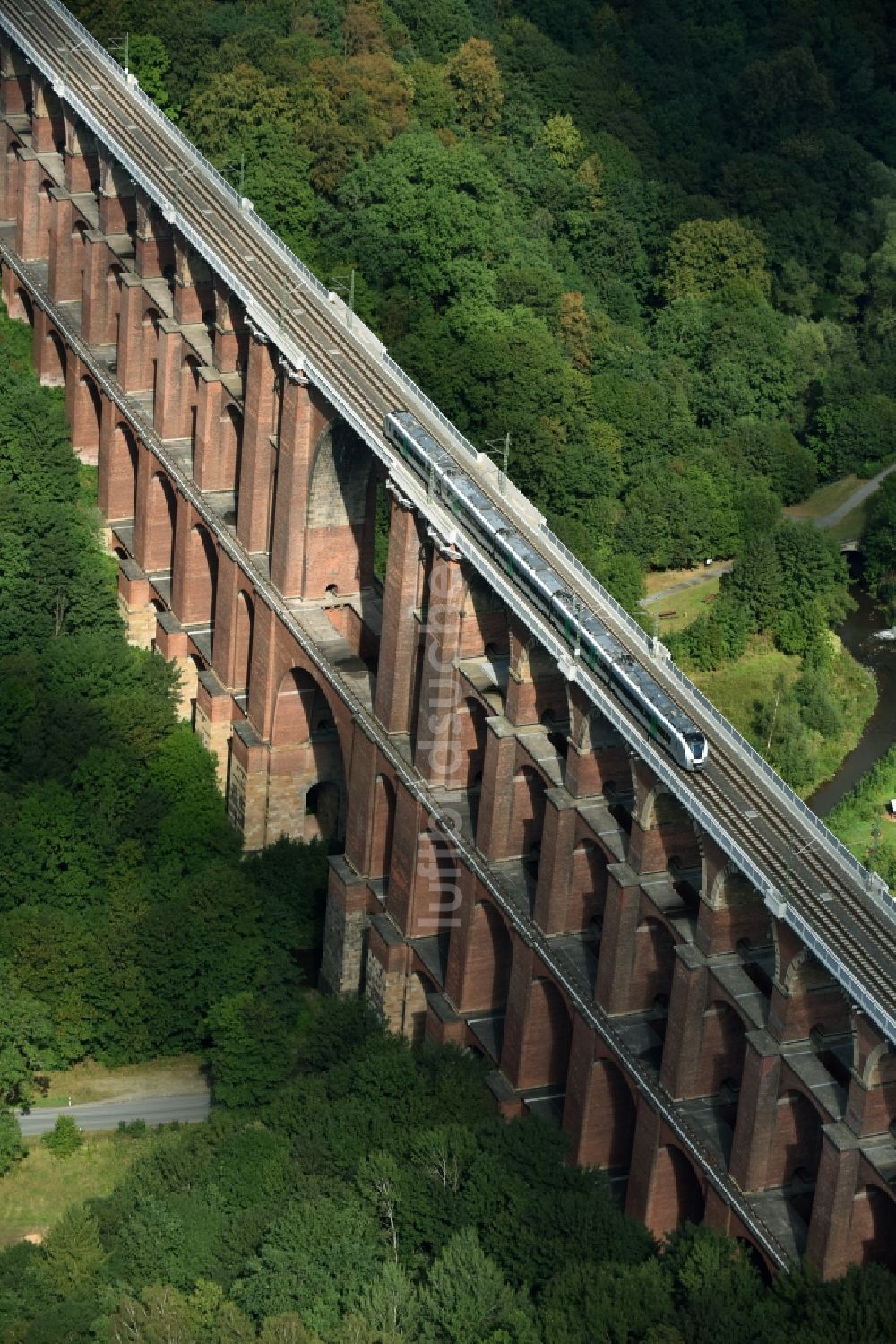 Luftbild Netzschkau - Viadukt des Bahn- Brückenbauwerk in Netzschkau im Bundesland Sachsen, Deutschland