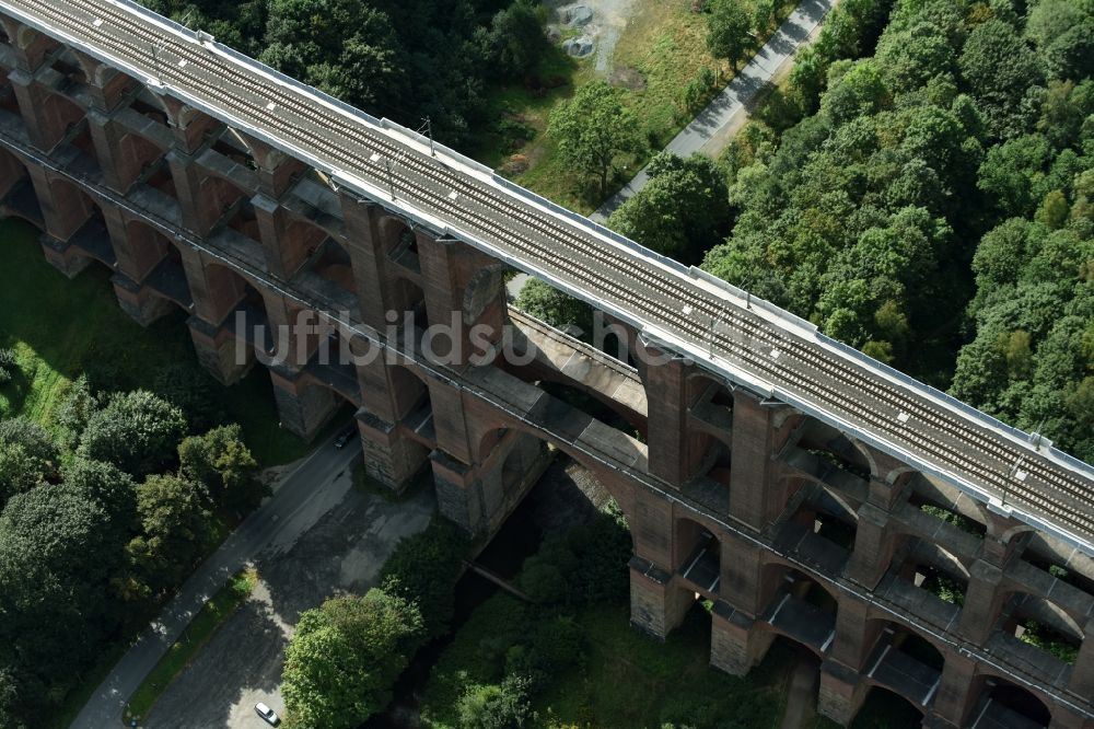 Netzschkau von oben - Viadukt des Bahn- Brückenbauwerk in Netzschkau im Bundesland Sachsen, Deutschland