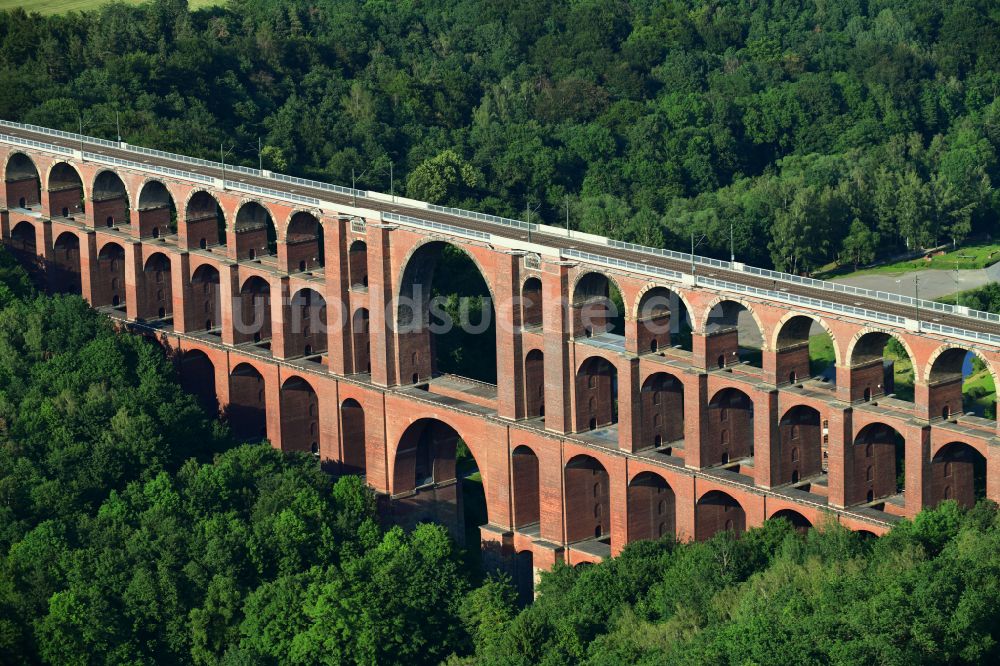 Netzschkau aus der Vogelperspektive: Viadukt des Bahn- Brückenbauwerk in Netzschkau im Bundesland Sachsen, Deutschland