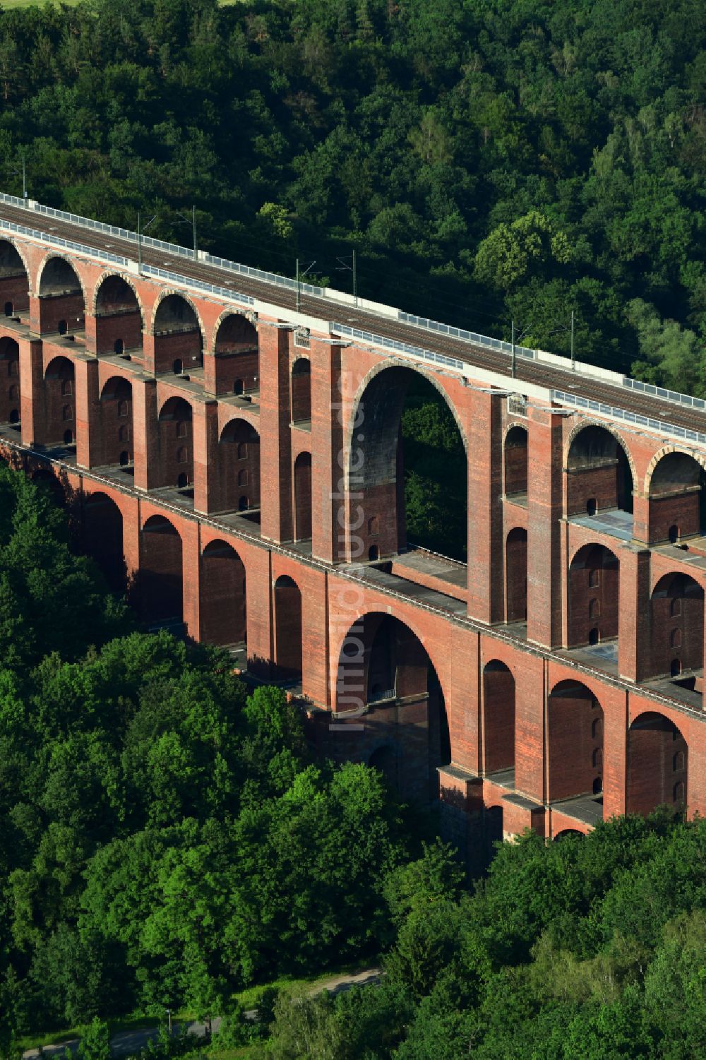 Luftbild Netzschkau - Viadukt des Bahn- Brückenbauwerk in Netzschkau im Bundesland Sachsen, Deutschland