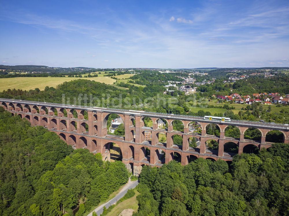 Netzschkau von oben - Viadukt des Bahn- Brückenbauwerk in Netzschkau im Bundesland Sachsen, Deutschland