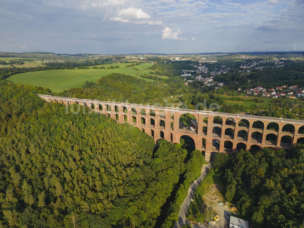 Netzschkau aus der Vogelperspektive: Viadukt des Bahn- Brückenbauwerk in Netzschkau im Bundesland Sachsen, Deutschland