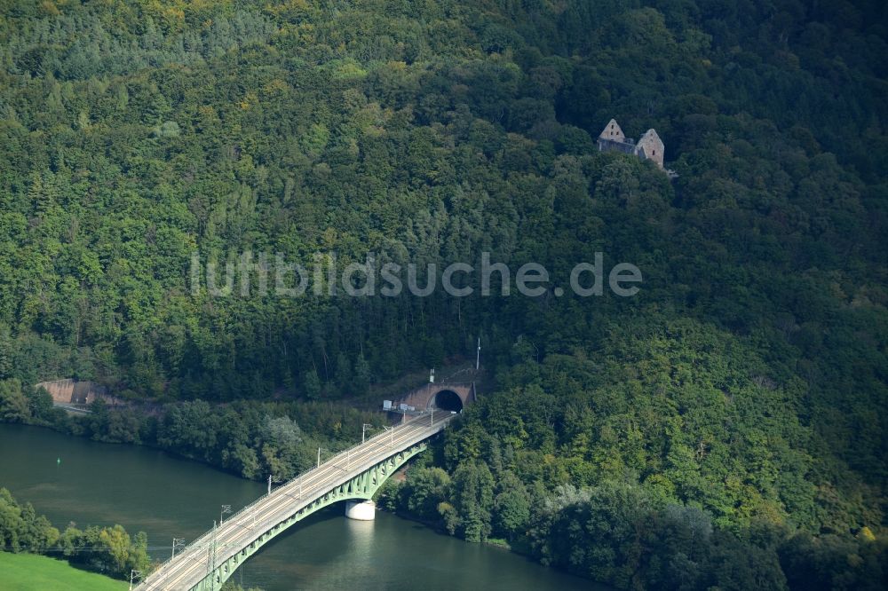 Neuendorf aus der Vogelperspektive: Viadukt des Bahn- Brückenbauwerk in Neuendorf im Bundesland Bayern