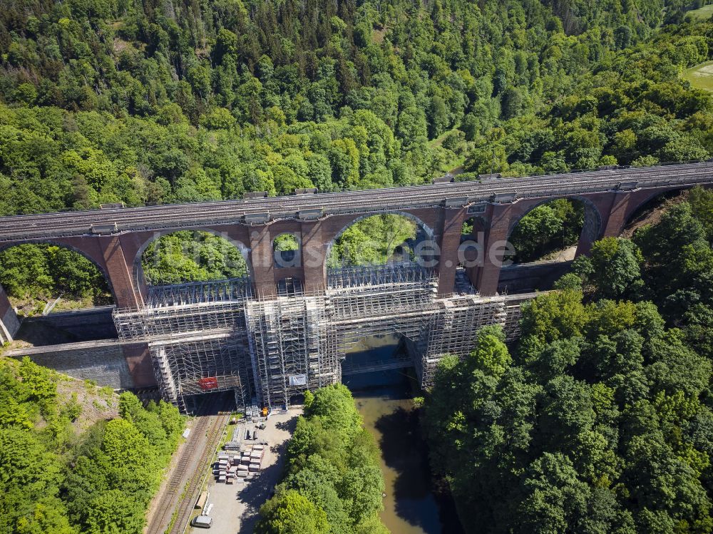 Luftaufnahme Plauen - Viadukt des Bahn- Brückenbauwerk in Plauen im Bundesland Sachsen, Deutschland