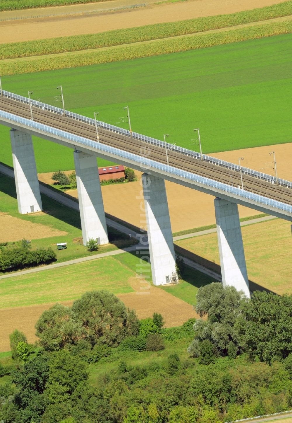 Luftaufnahme Vaihingen an der Enz - Viadukt des Bahn- Brückenbauwerk in Vaihingen an der Enz im Bundesland Baden-Württemberg