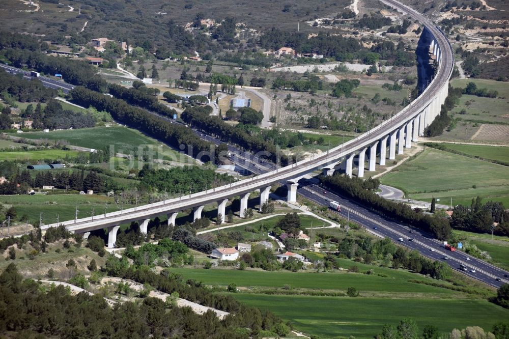 Luftbild Ventabren - Viadukt des Bahn- Brückenbauwerk in Ventabren in Provence-Alpes-Cote d'Azur, Frankreich