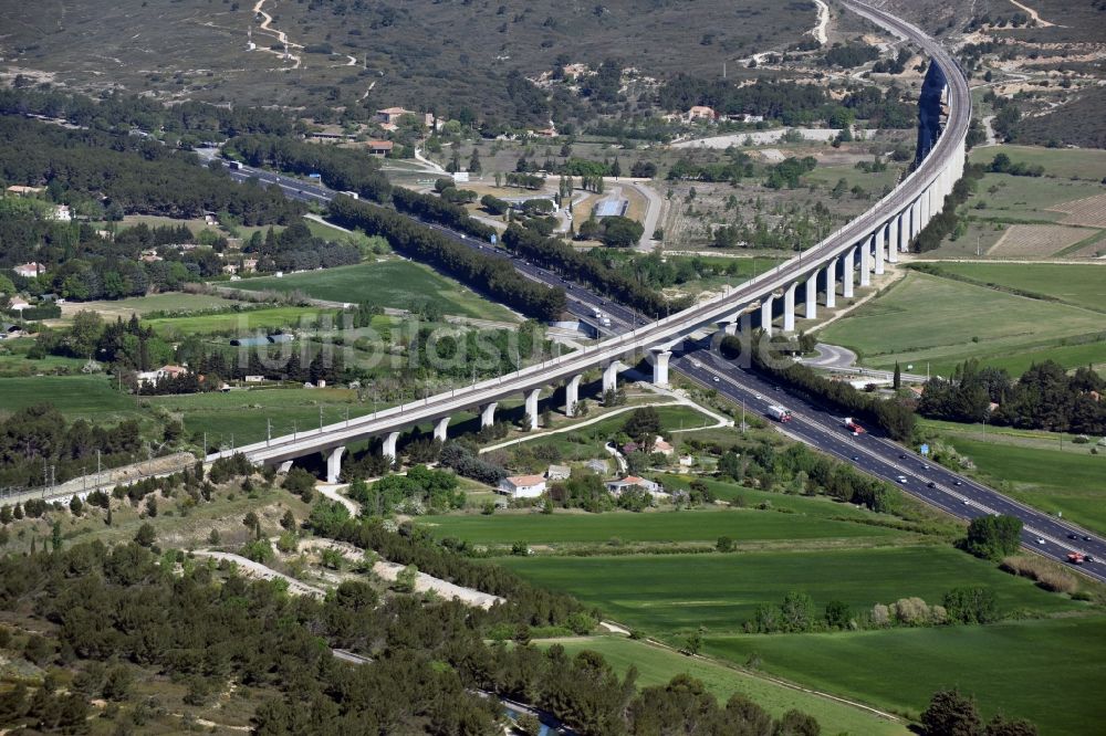 Luftbild Ventabren - Viadukt des Bahn- Brückenbauwerk in Ventabren in Provence-Alpes-Cote d'Azur, Frankreich