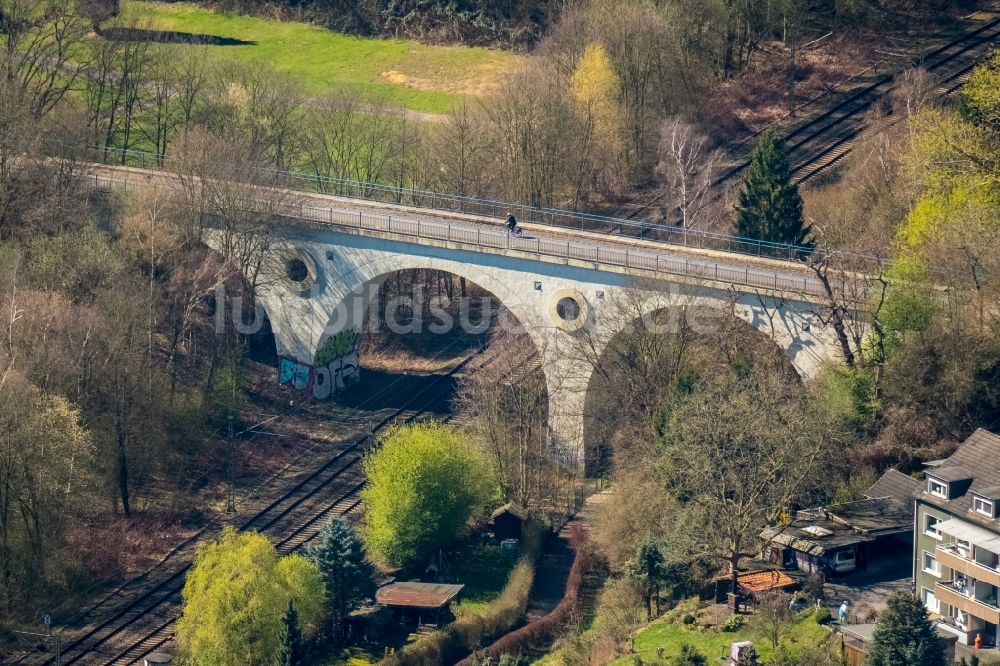 Luftaufnahme Witten - Viadukt des Bahn- Brückenbauwerk in Witten im Bundesland Nordrhein-Westfalen