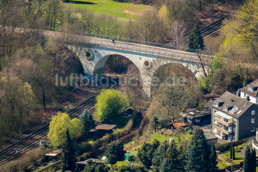 Witten von oben - Viadukt des Bahn- Brückenbauwerk in Witten im Bundesland Nordrhein-Westfalen