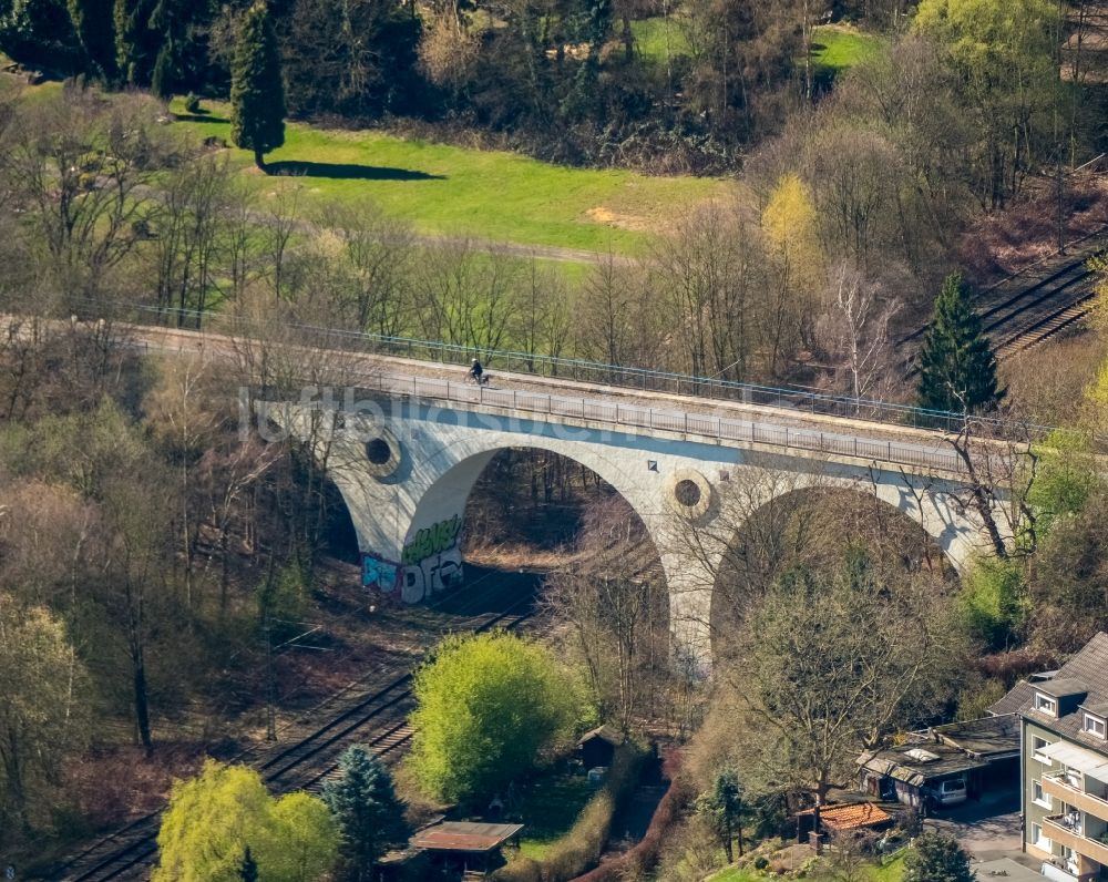 Witten aus der Vogelperspektive: Viadukt des Bahn- Brückenbauwerk in Witten im Bundesland Nordrhein-Westfalen