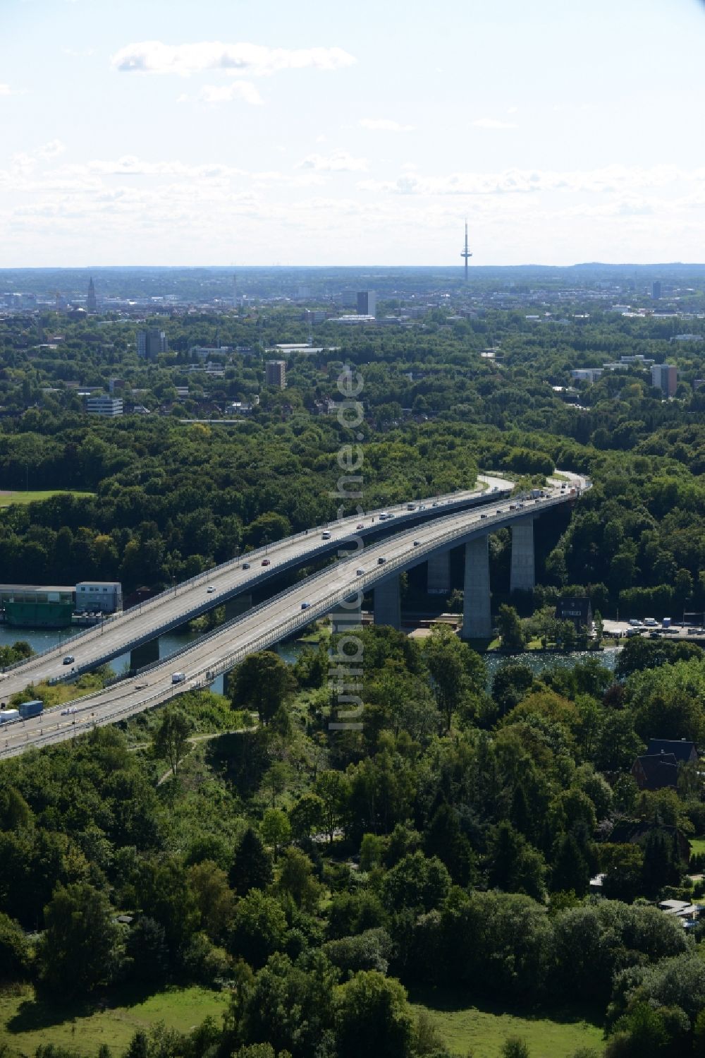 Kiel von oben - Viadukt der Schnellstraße der Bundesstraße B503 in Kiel im Bundesland Schleswig-Holstein