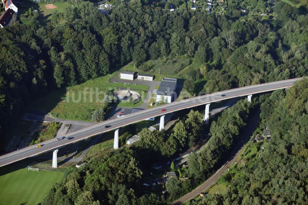 Luftbild Aue - Viadukt der Schnellstraße Chemnitzer Straße in Aue im Bundesland Sachsen