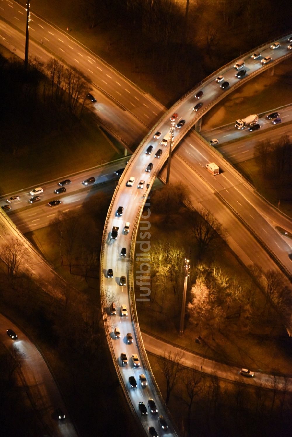 München von oben - Viadukt der Schnellstraße am Georg-Brauchle-Ring in München im Bundesland Bayern