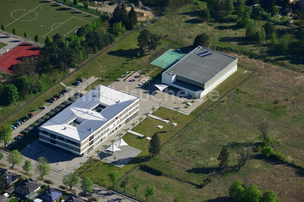 Stahnsdorf aus der Vogelperspektive: Vicco-von-Bülow Gymnasium in Stahnsdorf im Bundesland Brandenburg