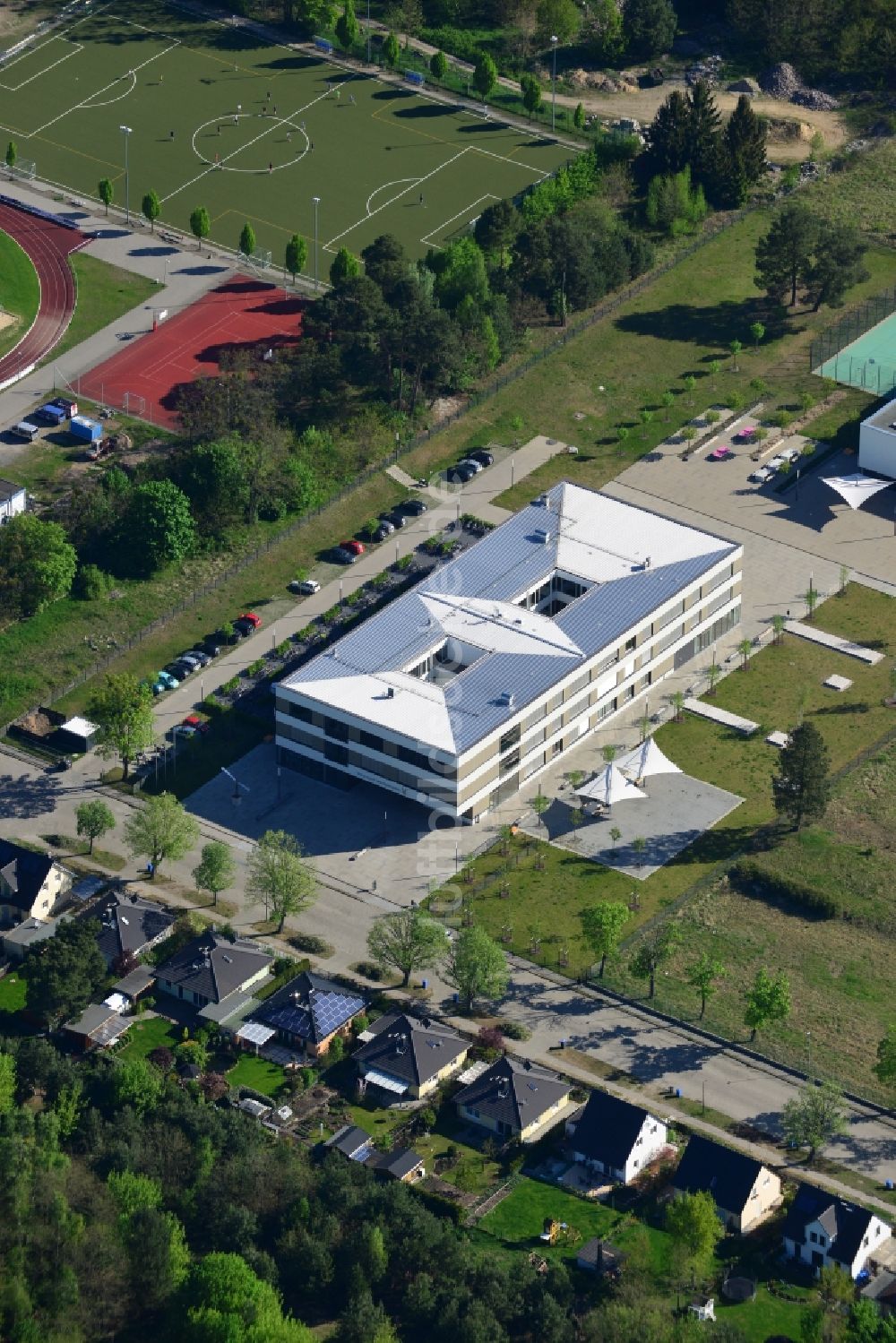 Luftbild Stahnsdorf - Vicco-von-Bülow Gymnasium in Stahnsdorf im Bundesland Brandenburg