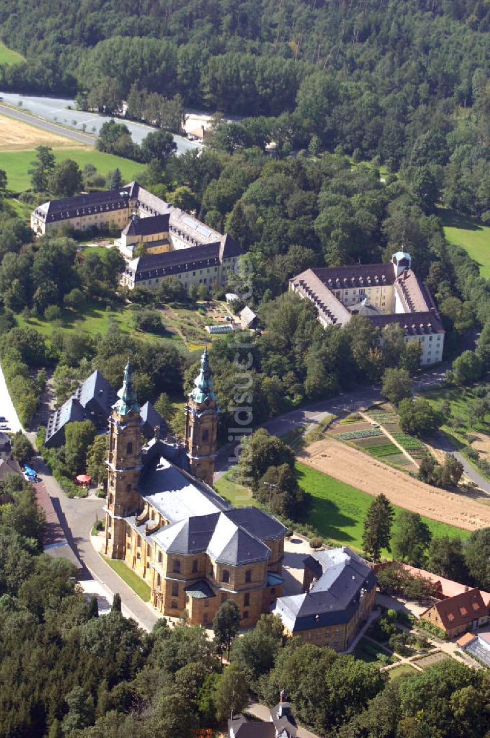 Bad Staffelstein von oben - Vierzehnheiligen, Franziskanerkloster und Bildungshäuser der Erzdiözese Bamberg