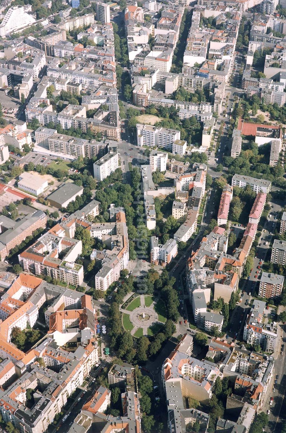 Luftbild Berlin - Wilmersdorf - Viktoria-Luise-Platz in Berlin-Wilmersdorf.