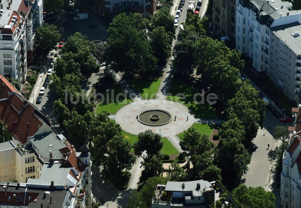 Luftaufnahme Berlin - Viktoria-Luise-Platz im Innenstadt- Zentrum in Berlin