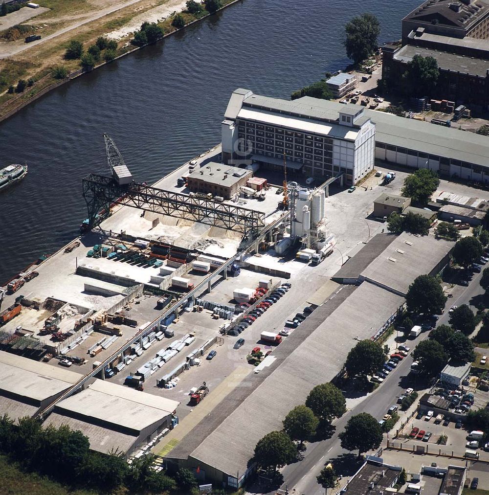 Luftbild Berlin - Kreuzberg - Viktoriaspeicher der BEHALA.