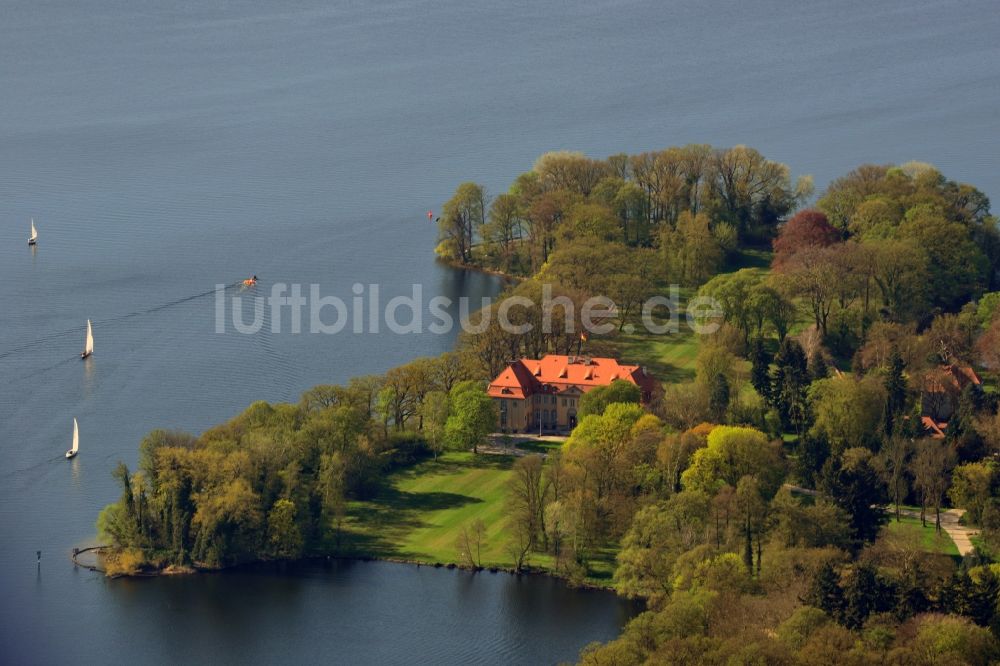 Luftbild Berlin Reinickendorf - Villa Borsig auf der Halbinsel Reiherwerder am Tegeler See in Berlin - Reinickendorf