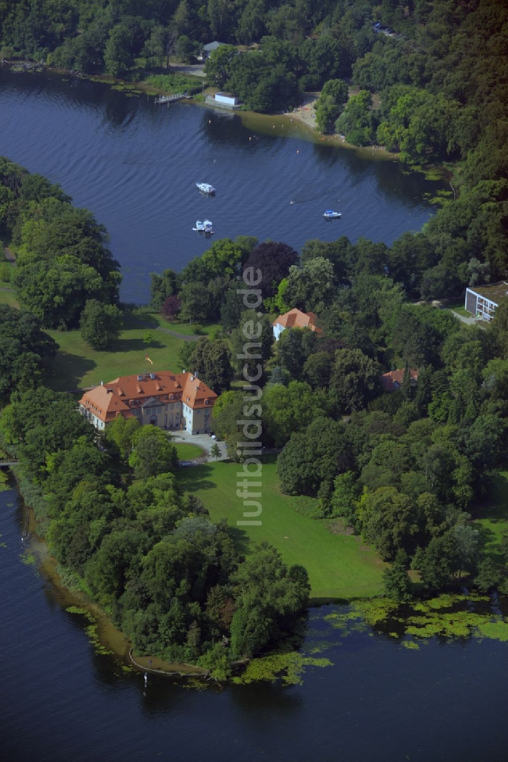 Berlin aus der Vogelperspektive: Villa Borsig auf der Halbinsel Reiherwerder am Tegeler See in Berlin - Reinickendorf