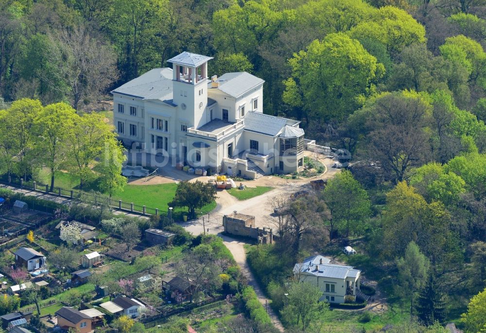 Potsdam aus der Vogelperspektive: Villa Henckel auf dem Pfingstberg im Wohngebiet einer Einfamilienhaus- Siedlung im Ortsteil Nördliche Vorstadt in Potsdam im Bundesland Brandenburg, Deutschland