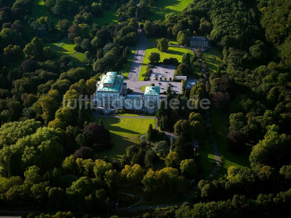 Essen aus der Vogelperspektive: Villa Hügel im Essener Stadtteil Bredeney im Bundesland Nordrhein-Westfalen