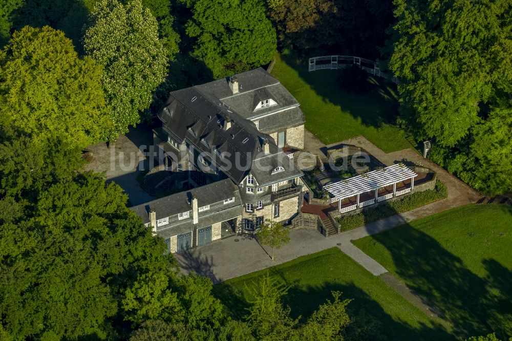 Hagen aus der Vogelperspektive: Villa Hohenhof in der Gartenstadt in Hohenhagen - Stadtteil Emst in Hagen im Bundesland Nordrhein-Westfalen