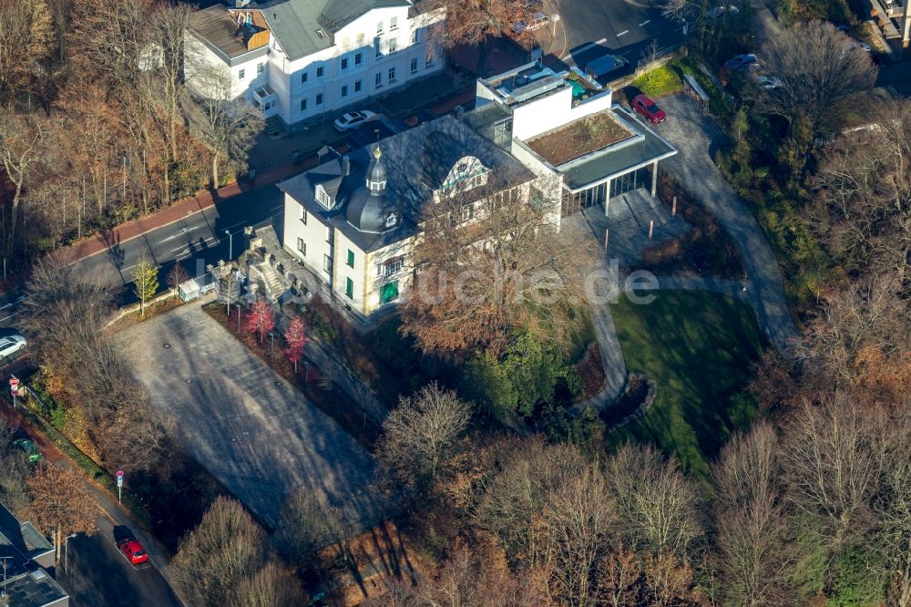 Luftaufnahme Lüdenscheid - Villa Hueck entlang der Humboldtstraße in Lüdenscheid im Bundesland Nordrhein-Westfalen, Deutschland