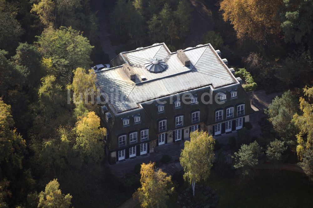 Luftbild Berlin - Villa auf der Insel Schwanenwerder in Berlin